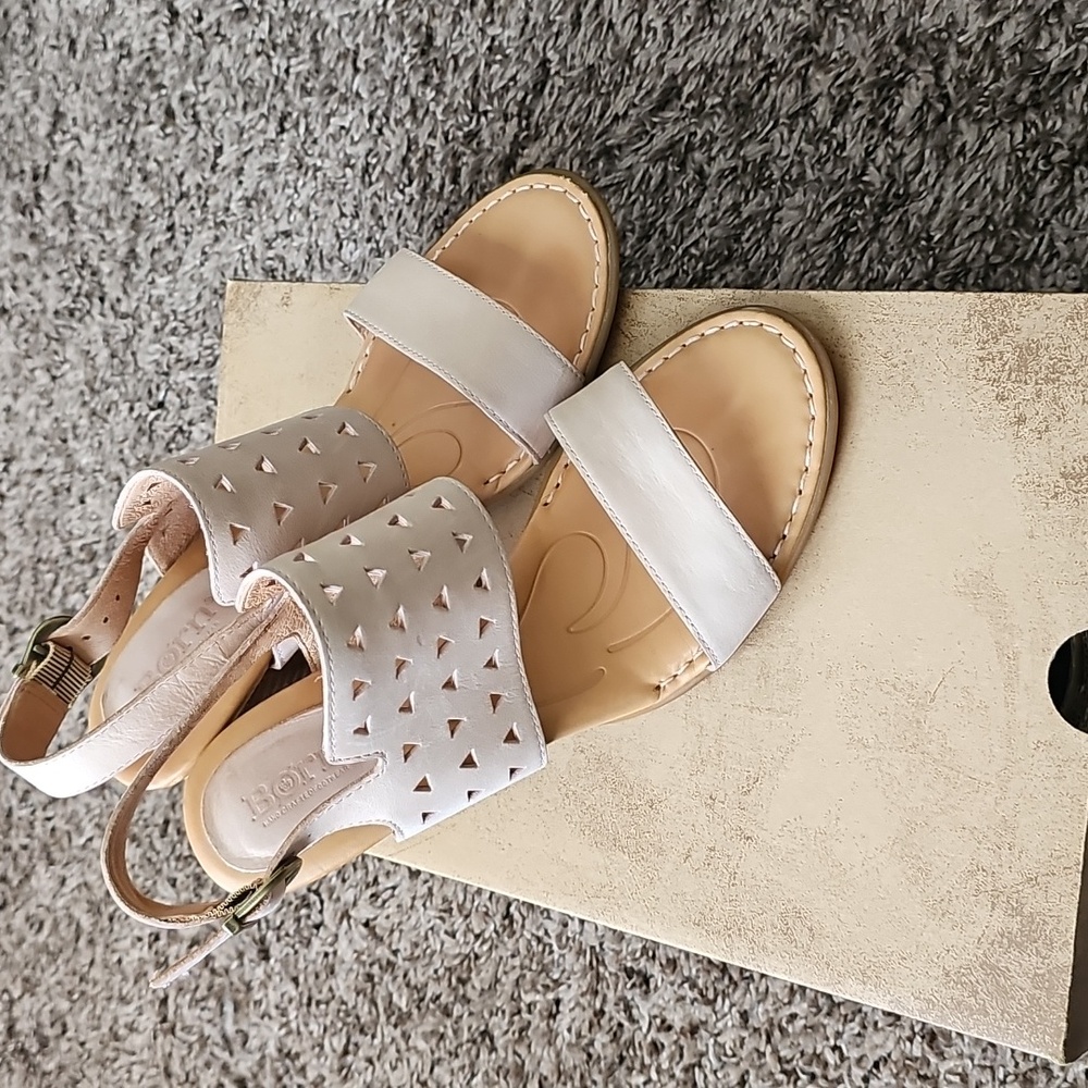 MAKE AN OFFER! BOC Women's PINK Cream Hether Sandals